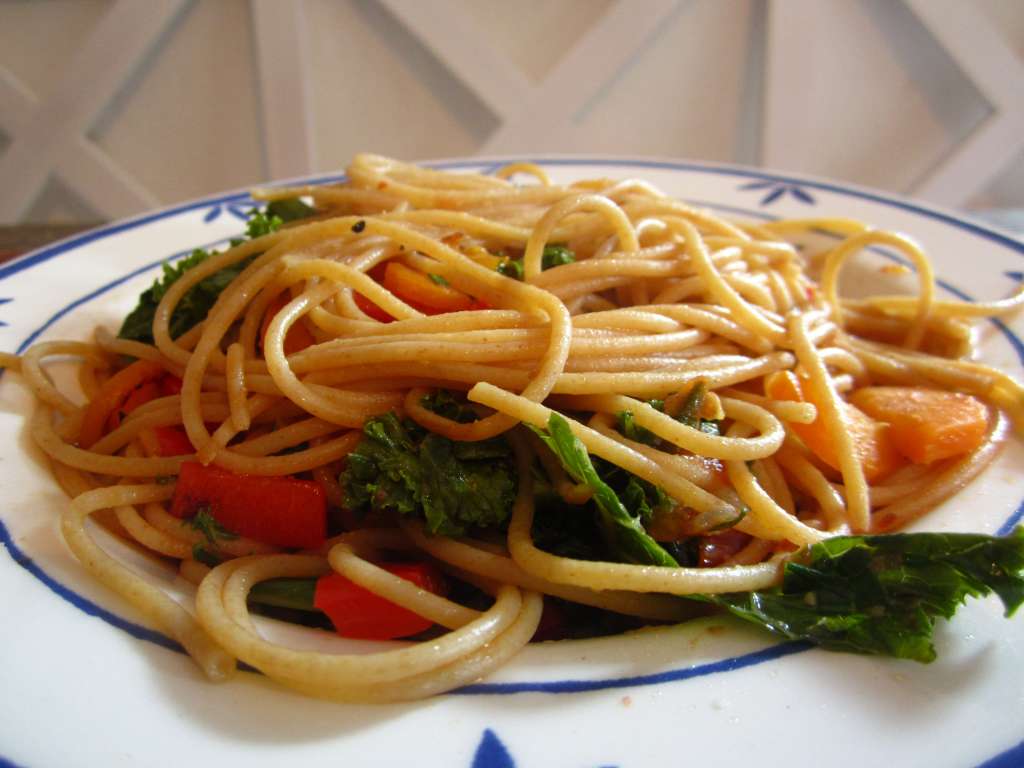 Grünkohl Spaghetti mit Gemüse, Vegan